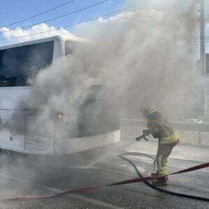 manisada yolcu otobusu alev aldi OEw5Iluw