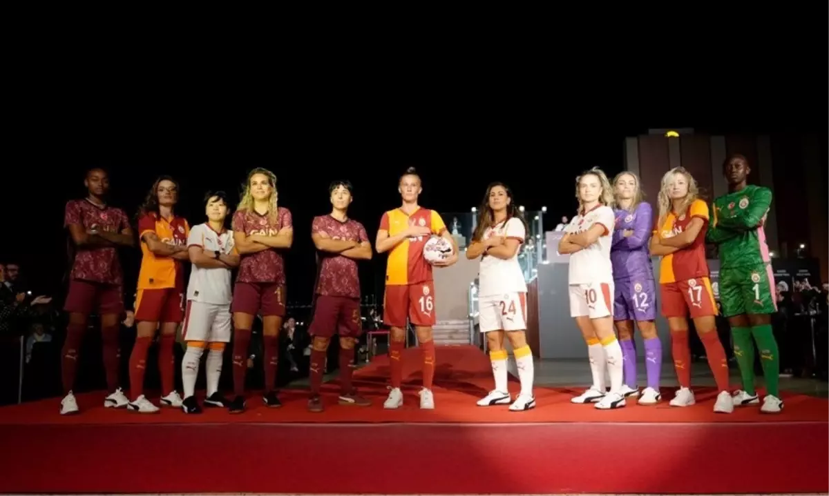 galatasaray yeni sezon forma lansmani yapildi yrwcc35A