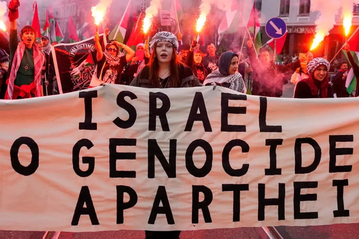 binler sokaga indi norvecten israil maci oncesi filistine destek yuruyusu 8yJuwMBh