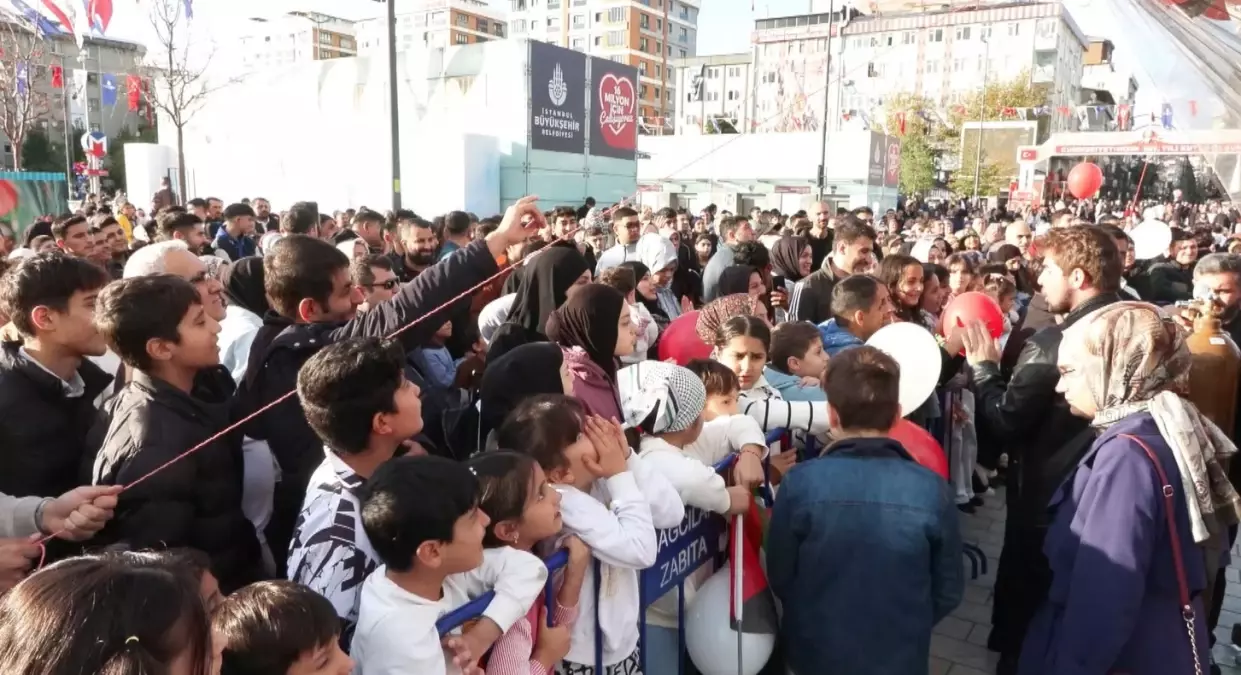 dunya kiz cocuklari gununde gazzeye destek balonlari gokyuzune birakildi QSNjEV2e.jpg