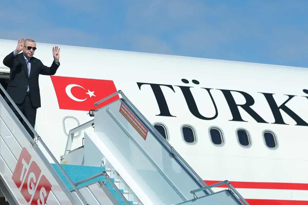 erdogan misirda ucak once pisti pas gecti sonra havalimanina inis yapti xtUkMldD.jpg