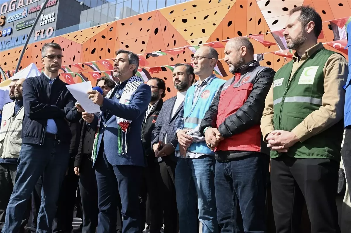 istanbulda gazzeye umut ol kampanyasi AeZkeBmX.jpg