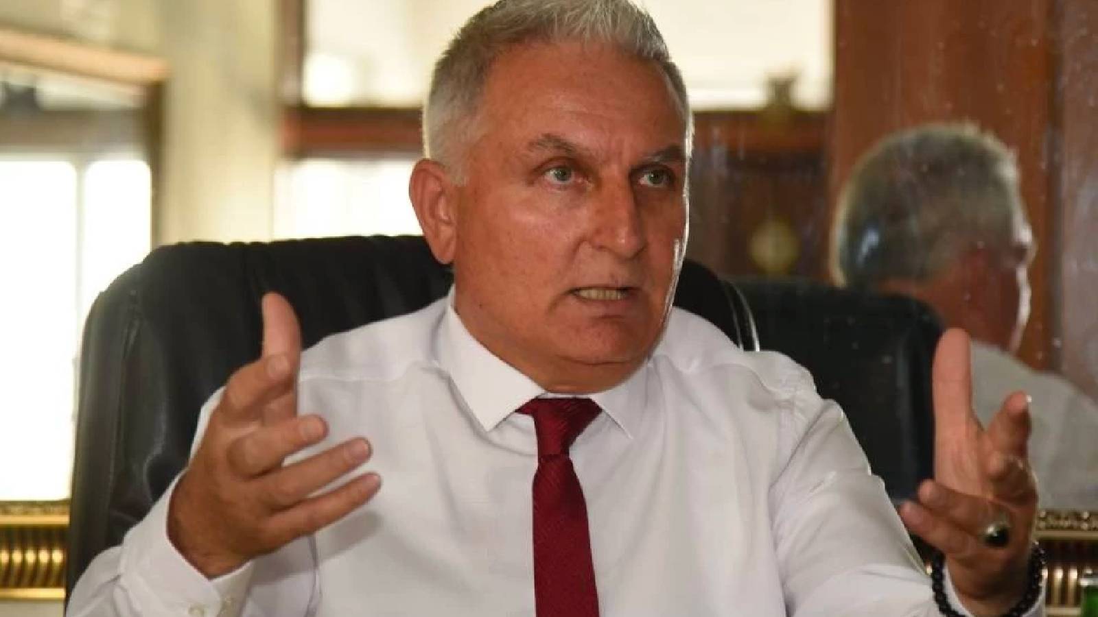 kktcde huseyin gurlek cumhurbaskani seciminde adayliktan cekildi kMQFnVeT.jpg