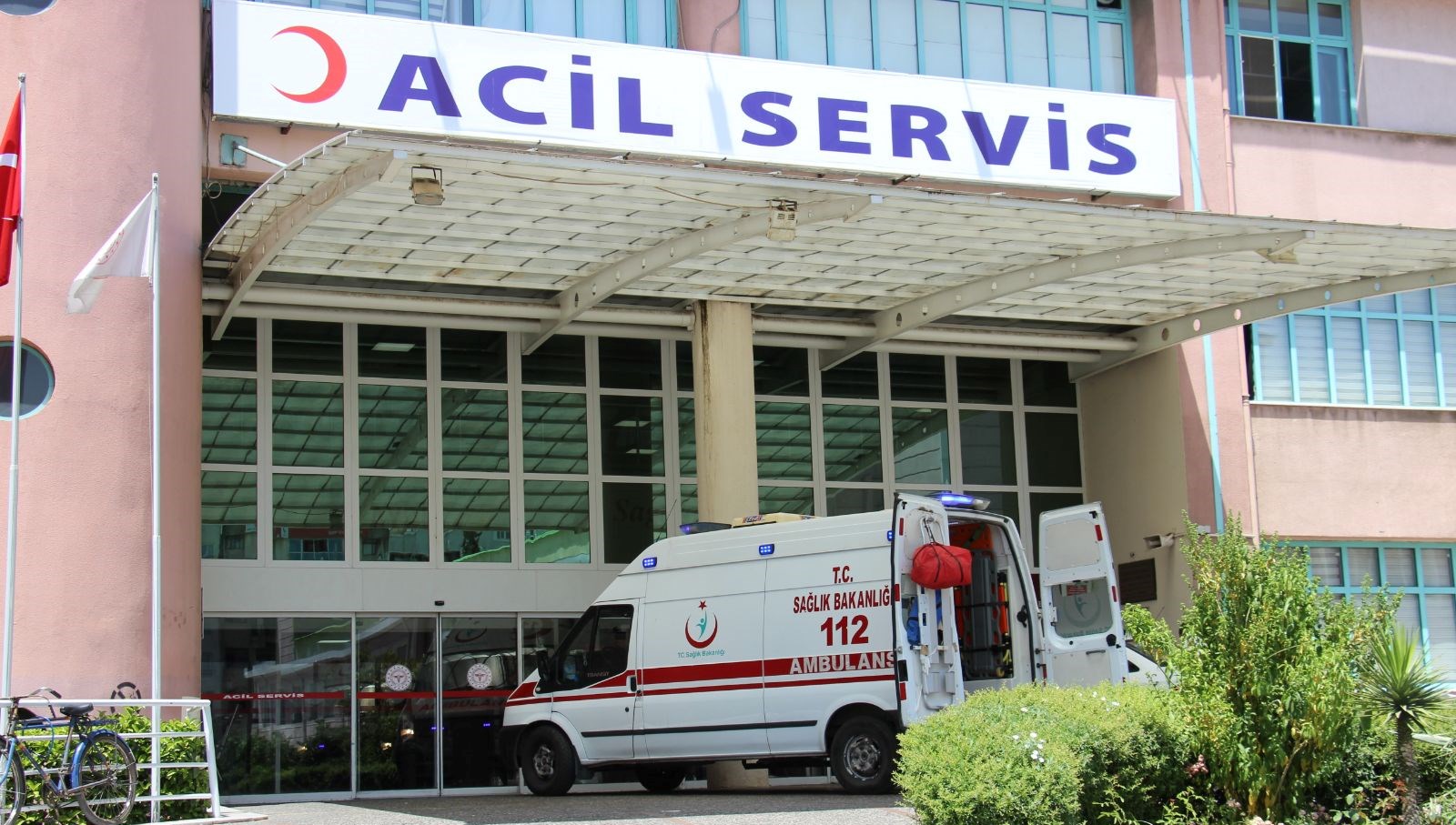 kontrolden cikan otomobil sulama kanalina carpti 1 olu YhxMtnhb