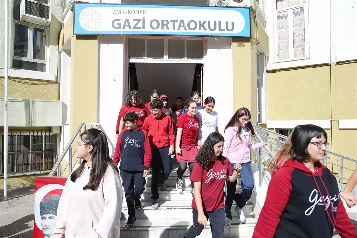 okullarda afet tatbikatlari gerceklestirildi KRjlGHtV.jpg