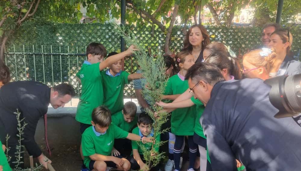 sehit ogretmen adinin verildigi okulda anildi wXihfTck.jpg