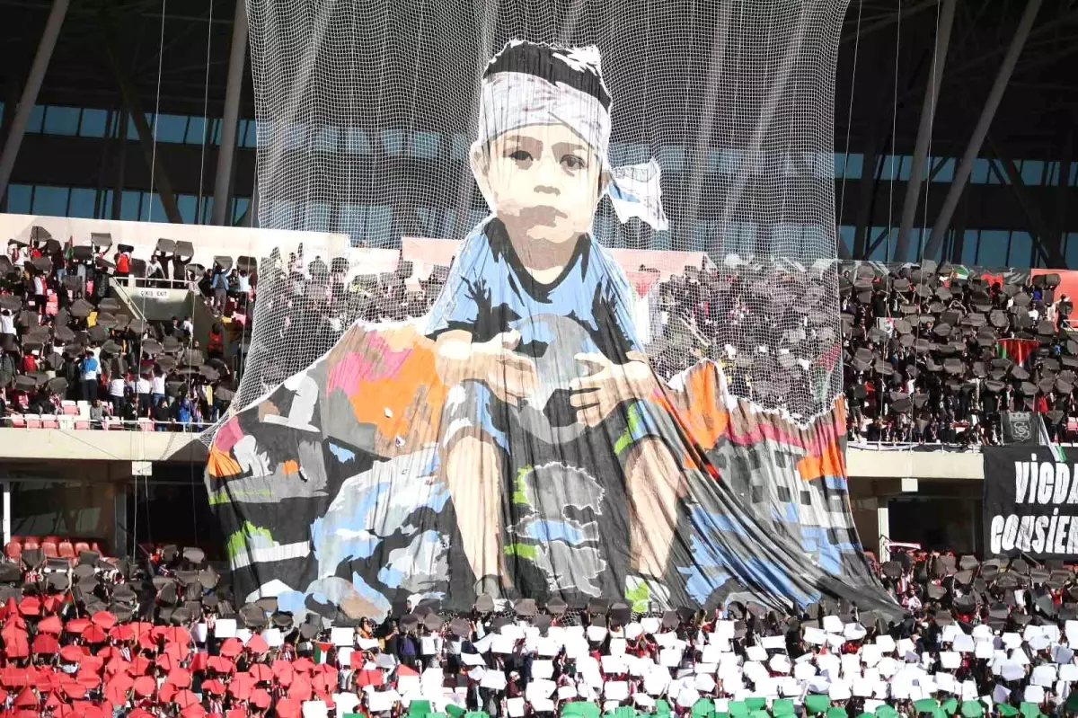 sivassporlu taraftarlardan gazze protestosu fFRMgaxc