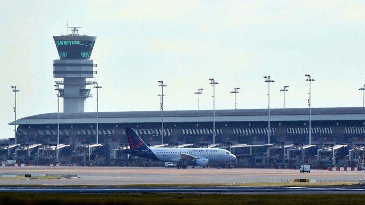 brukselde iha alarmi havaalani ucus trafigine kapatildi i36I5yA6.jpg