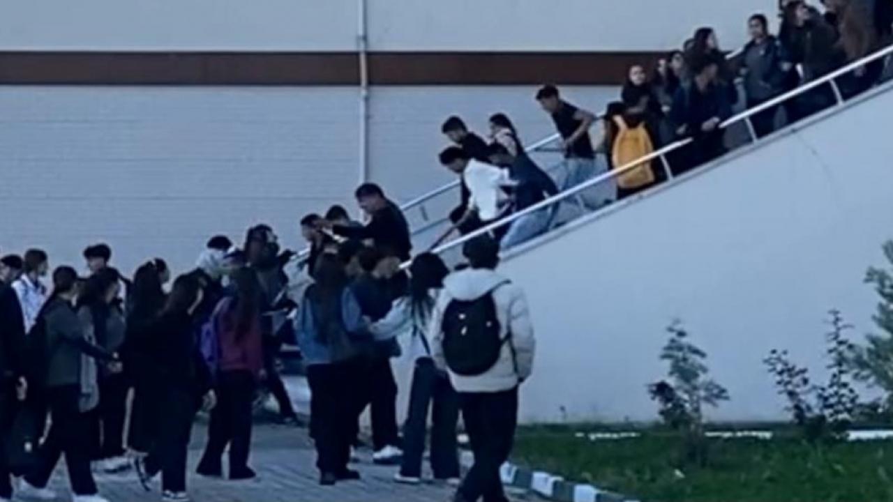 okulda korku dolu anlar sopalarla baskin yaptilar a1mmmJEE.jpg