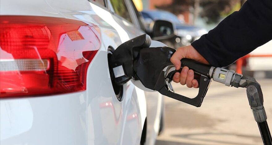 Sürücüler için müjde: Benzin ve motorin fiyatlarına gece yarısı indirim!